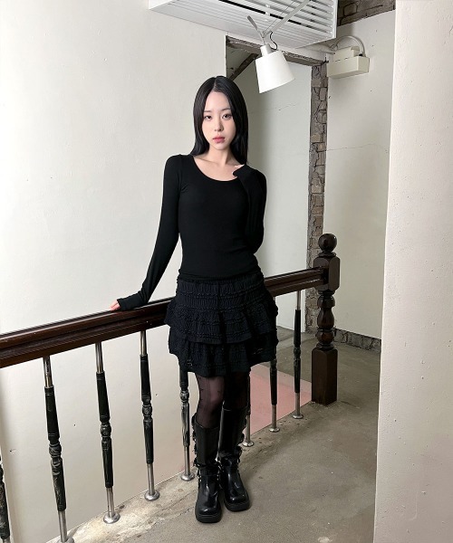 4INT.(フォイント)の「【定番アイテム / スリムフィット】 Uネック ベーシック 長袖 インナー リブ Tシャツ(Tシャツ/カットソー・レディース・スカイブルー/ブラック/ホワイト/ベージュ・FREE)」の19枚目の写真