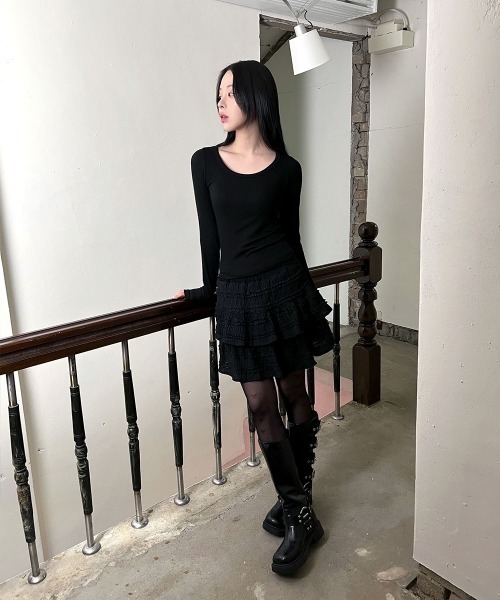 4INT.(フォイント)の「【定番アイテム / スリムフィット】 Uネック ベーシック 長袖 インナー リブ Tシャツ(Tシャツ/カットソー・レディース・スカイブルー/ブラック/ホワイト/ベージュ・FREE)」の21枚目の写真