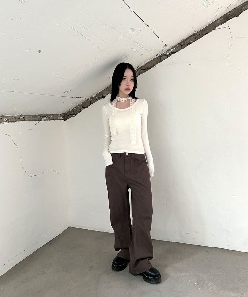4INT.(フォイント)の「【定番アイテム / スリムフィット】 Uネック ベーシック 長袖 インナー リブ Tシャツ(Tシャツ/カットソー・レディース・スカイブルー/ブラック/ホワイト/ベージュ・FREE)」の5枚目の写真
