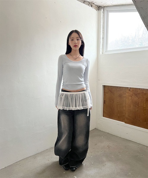 4INT.(フォイント)の「【定番アイテム / スリムフィット】 Uネック ベーシック 長袖 インナー リブ Tシャツ(Tシャツ/カットソー・レディース・スカイブルー/ブラック/ホワイト/ベージュ・FREE)」の6枚目の写真