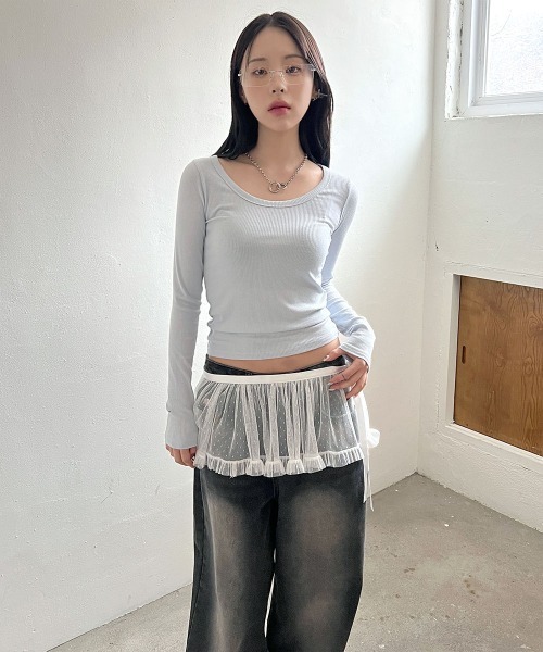 4INT.(フォイント)の「【定番アイテム / スリムフィット】 Uネック ベーシック 長袖 インナー リブ Tシャツ(Tシャツ/カットソー・レディース・スカイブルー/ブラック/ホワイト/ベージュ・FREE)」の7枚目の写真