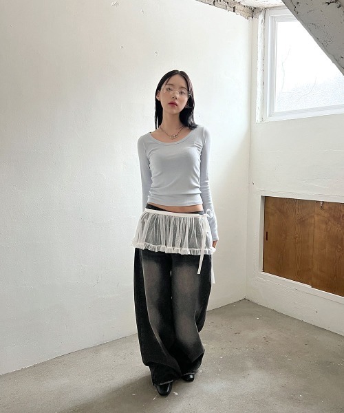 4INT.(フォイント)の「【定番アイテム / スリムフィット】 Uネック ベーシック 長袖 インナー リブ Tシャツ(Tシャツ/カットソー・レディース・スカイブルー/ブラック/ホワイト/ベージュ・FREE)」の9枚目の写真