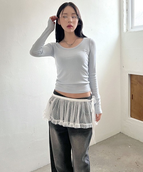 4INT.(フォイント)の「【定番アイテム / スリムフィット】 Uネック ベーシック 長袖 インナー リブ Tシャツ(Tシャツ/カットソー・レディース・スカイブルー/ブラック/ホワイト/ベージュ・FREE)」の11枚目の写真