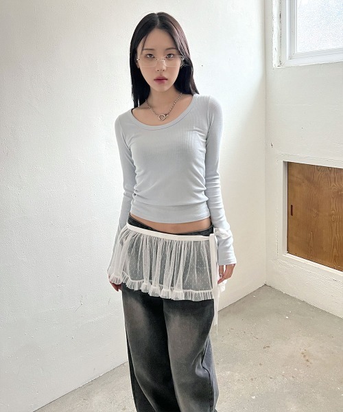 4INT.(フォイント)の「【定番アイテム / スリムフィット】 Uネック ベーシック 長袖 インナー リブ Tシャツ(Tシャツ/カットソー・レディース・スカイブルー/ブラック/ホワイト/ベージュ・FREE)」の13枚目の写真
