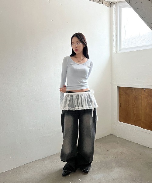 4INT.(フォイント)の「【定番アイテム / スリムフィット】 Uネック ベーシック 長袖 インナー リブ Tシャツ(Tシャツ/カットソー・レディース・スカイブルー/ブラック/ホワイト/ベージュ・FREE)」の15枚目の写真