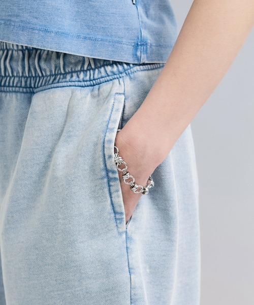 GUESS JEANS(ゲスジーンズ)の「【GUESS(ゲス)】REG EMBRO SHORTS(デニムパンツ・レディース・ブルー系その他4/ブラック/ミント/レッド系その他2・FREE)」の14枚目の写真