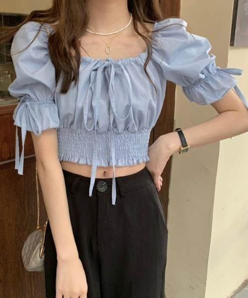 Teem Store(チームストア)の「スクエアネックリボンクロップドシャーリング半袖ブラウス 春夏ブラウス(シャツ/ブラウス・レディース・ホワイト/サックスブルー・S/M/L)」の2枚目の写真