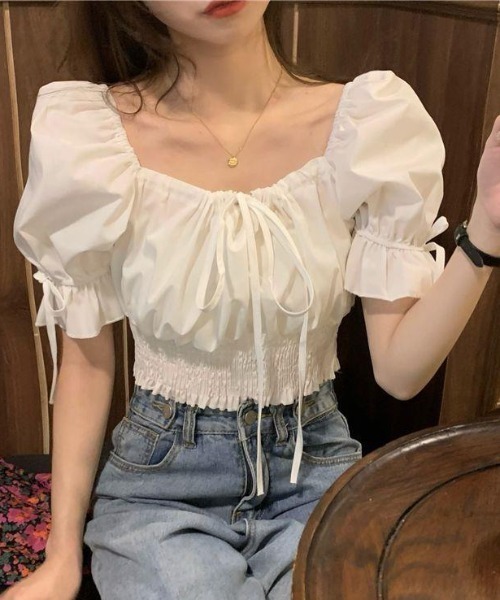Teem Store(チームストア)の「スクエアネックリボンクロップドシャーリング半袖ブラウス 春夏ブラウス(シャツ/ブラウス・レディース・ホワイト/サックスブルー・S/M/L)」の3枚目の写真