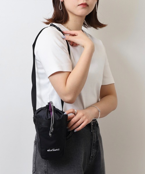 WILD THINGS(ワイルドシングス)の「WILD THINGS ナイロン 巾着ミニショルダーバッグ DELFY採用(ショルダーバッグ・メンズ・ブラック/ターコイズブルー/レッド/パープル・FREE)」の18枚目の写真