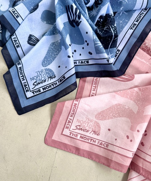 THE NORTH FACE(ザノースフェイス)の「THE NORTH FACE(ザ・ノースフェイス)/コットン プリント バンダナ スカーフ/BANDANA_PINE CONE(バンダナ/スカーフ・レディース・ネイビー/ピンク・FREE)」の10枚目の写真