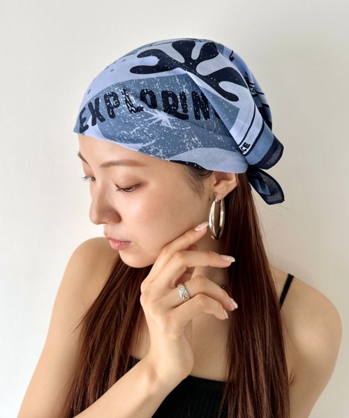 THE NORTH FACE(ザノースフェイス)の「THE NORTH FACE(ザ・ノースフェイス)/コットン プリント バンダナ スカーフ/BANDANA_PINE CONE(バンダナ/スカーフ・レディース・ネイビー/ピンク・FREE)」の6枚目の写真