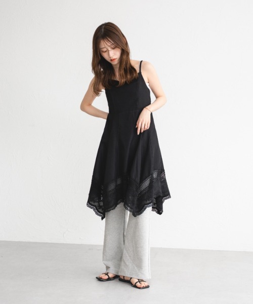 raffime（ラフィミー）の「コットンレースイレヘムキャミソールワンピース（ワンピース・レディース・オフホワイト/ブラック・フリー）」の15枚目の写真
