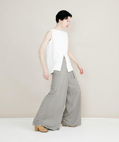 LAATO（ラート）の「slit no sleeve tee（タンクトップ・レディース・ナチュラル/ホワイト・FREE）」の13枚目の写真