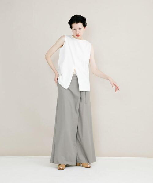 LAATO（ラート）の「slit no sleeve tee（タンクトップ・レディース・ナチュラル/ホワイト・FREE）」の11枚目の写真