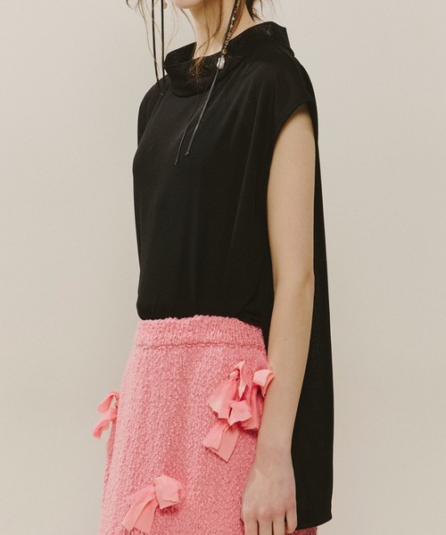 J1U by LA BELLE ETUDE(ジユウバイラベルエチュード)の「ワイドハイネックダブルチュールTOPS(Tシャツ/カットソー・レディース・ホワイト/ブラウン/ブラック/ライトブルー・FREE)」の4枚目の写真