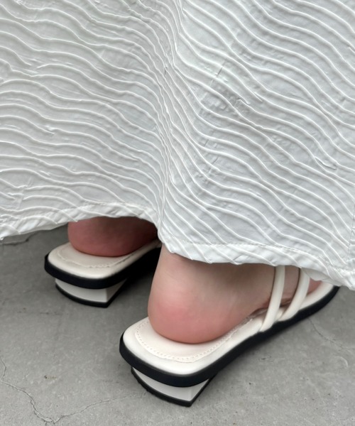 mellowneon（メロウネオン）の「メタルリングサンダル（サンダル・レディース・アイボリー/ブラック・SMALL/MEDIUM/LARGE）」の13枚目の写真