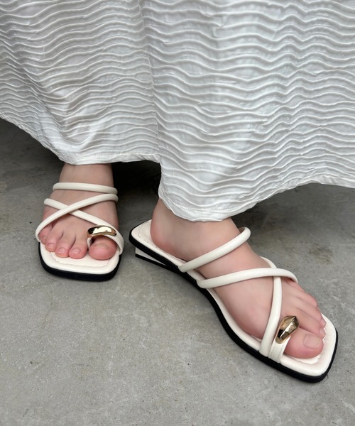 mellowneon（メロウネオン）の「メタルリングサンダル（サンダル・レディース・アイボリー/ブラック・SMALL/MEDIUM/LARGE）」の12枚目の写真