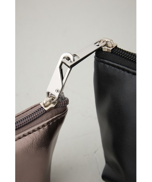AZUL by moussy（アズールバイマウジー）の「2サイズポーチセット（ポーチ・レディース・シルバー/ブラック・FREE）」の6枚目の写真