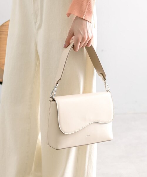 mline（エムライン）の「loti ビーンズフラップショルダーバッグ（ショルダーバッグ・レディース・ブラック/カーキ/アイボリー・FREE）」の4枚目の写真