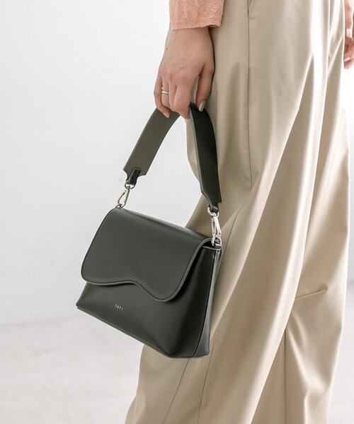 mline（エムライン）の「loti ビーンズフラップショルダーバッグ（ショルダーバッグ・レディース・ブラック/カーキ/アイボリー・FREE）」の8枚目の写真