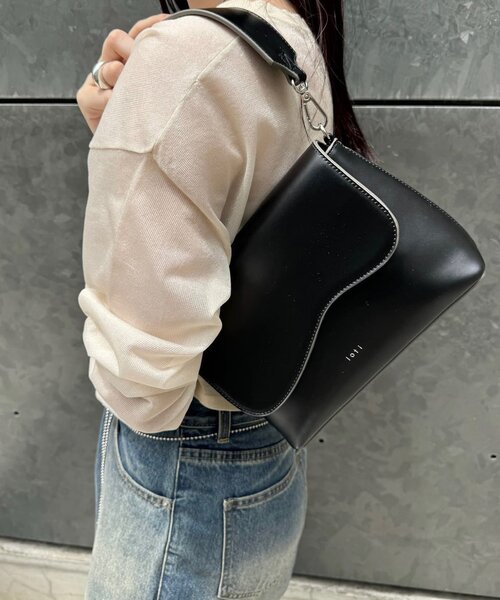 mline（エムライン）の「loti ビーンズフラップショルダーバッグ（ショルダーバッグ・レディース・ブラック/カーキ/アイボリー・FREE）」の9枚目の写真