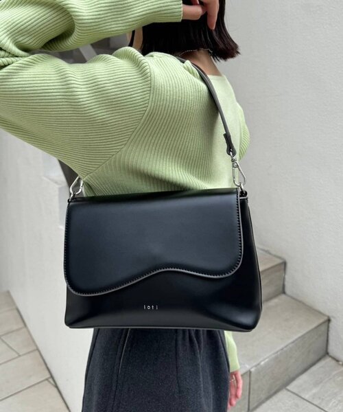 mline（エムライン）の「loti ビーンズフラップショルダーバッグ（ショルダーバッグ・レディース・ブラック/カーキ/アイボリー・FREE）」の10枚目の写真