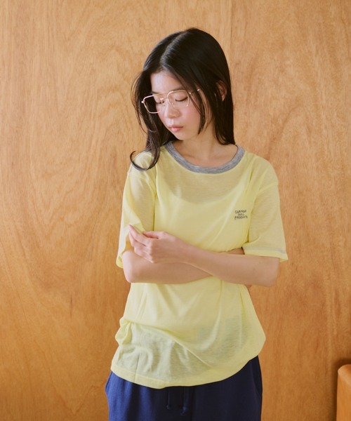 ’窓にぼんやり映る文字 ’’common gull products.’ 窓にぼんやり映る文字 ''common gull products.'（Tシャツ