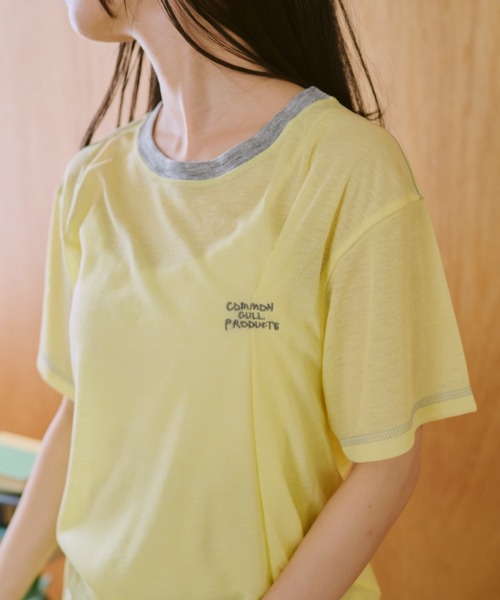 ’窓にぼんやり映る文字 ’’common gull products.’ 窓にぼんやり映る文字 ''common gull products.'（Tシャツ