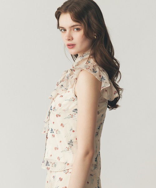 新品未使用　DEICY シアーシフォンフラワーブラウ ス シアーシフォンフラワーブラウス（シャツ/ブラウス）｜DEICY（デイシー