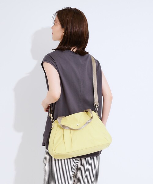 SHOO・LA・RUE(シューラルー)の「【撥水】ポケットタック2WAYトートバッグ(トートバッグ・レディース・ブラック/ベージュ/イエロー・00)」の3枚目の写真