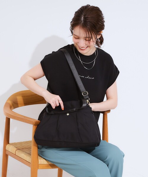 SHOO・LA・RUE(シューラルー)の「【撥水】ポケットタック2WAYトートバッグ(トートバッグ・レディース・ブラック/ベージュ/イエロー・00)」の1枚目の写真
