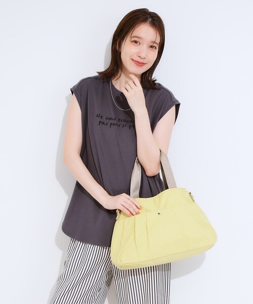 SHOO・LA・RUE(シューラルー)の「【撥水】ポケットタック2WAYトートバッグ(トートバッグ・レディース・ブラック/ベージュ/イエロー・00)」の4枚目の写真