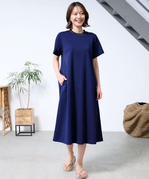 Arnold Palmer（アーノルドパーマー）の「シルキーポンチ 衿ロゴ カットワンピース（ワンピース・レディース・ベージュ/ネイビー/ブラック・S/M/L）」の3枚目の写真