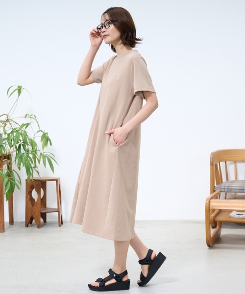 Arnold Palmer（アーノルドパーマー）の「シルキーポンチ 衿ロゴ カットワンピース（ワンピース・レディース・ベージュ/ネイビー/ブラック・S/M/L）」の13枚目の写真