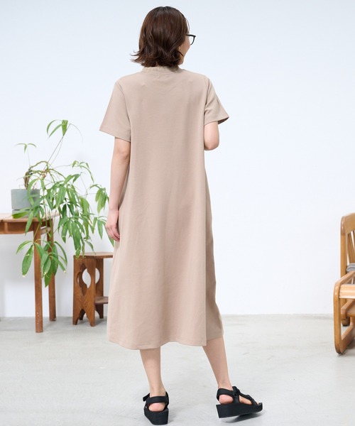 Arnold Palmer（アーノルドパーマー）の「シルキーポンチ 衿ロゴ カットワンピース（ワンピース・レディース・ベージュ/ネイビー/ブラック・S/M/L）」の14枚目の写真