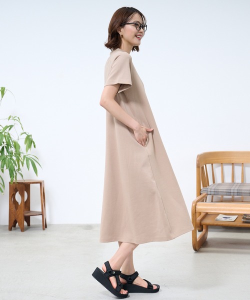 Arnold Palmer（アーノルドパーマー）の「シルキーポンチ 衿ロゴ カットワンピース（ワンピース・レディース・ベージュ/ネイビー/ブラック・S/M/L）」の8枚目の写真