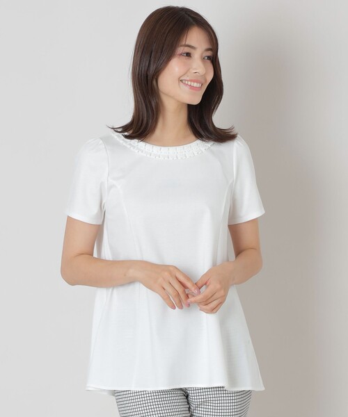 TO BE CHIC(トゥー ビー シック)の「タックリボン&ビジューネック チュニック(Tシャツ/カットソー・レディース・ブラック/オフホワイト・40)」の1枚目の写真
