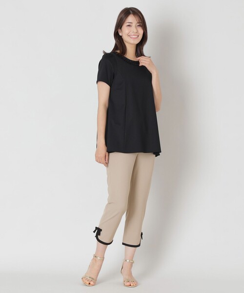 TO BE CHIC(トゥー ビー シック)の「タックリボン&ビジューネック チュニック(Tシャツ/カットソー・レディース・ブラック/オフホワイト・40)」の5枚目の写真