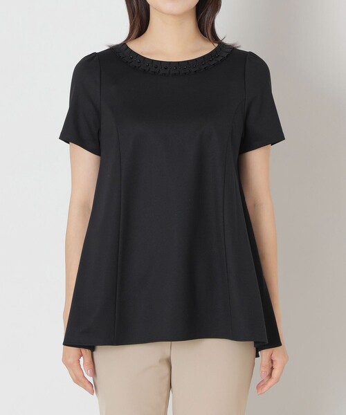 TO BE CHIC(トゥー ビー シック)の「タックリボン&ビジューネック チュニック(Tシャツ/カットソー・レディース・ブラック/オフホワイト・40)」の6枚目の写真