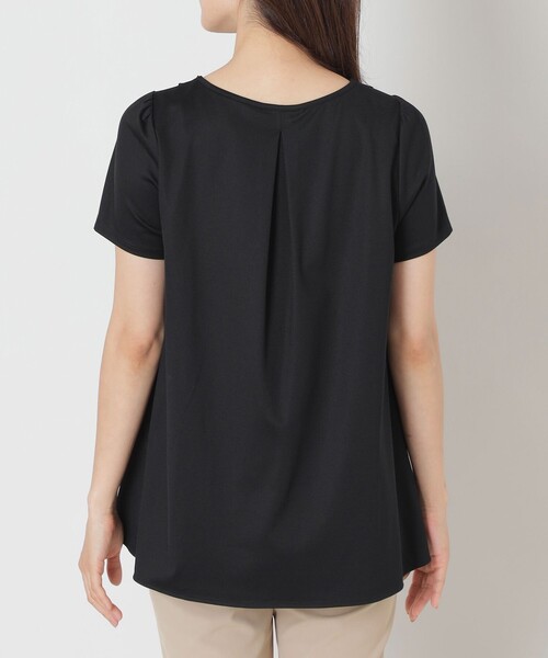 TO BE CHIC(トゥー ビー シック)の「タックリボン&ビジューネック チュニック(Tシャツ/カットソー・レディース・ブラック/オフホワイト・40)」の8枚目の写真