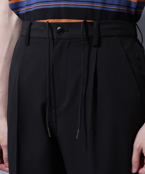 NANO universe（ナノユニバース）の「ALWAYS EASY ワンタックスラックス（スラックス・メンズ・ブラック/ライトベージュ/ダークブラウン/チャコール・L/M/S/XL）」の5枚目の写真