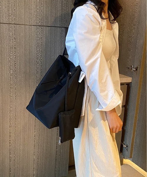 lit.Cy（リットシー）の「センターコード ミニマルナイロントートバッグ（トートバッグ・レディース・ブラック/レッド/カーキ/イエロー・FREE）」の21枚目の写真