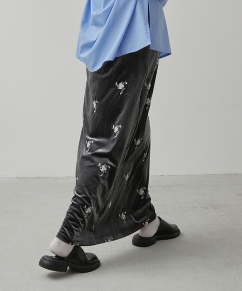 Aunt Marie's（アントマリーズ）の「フラワー刺繍ベロアナロースカート（スカート・レディース・チャコールグレー/ブラック・FREE/MT）」の7枚目の写真