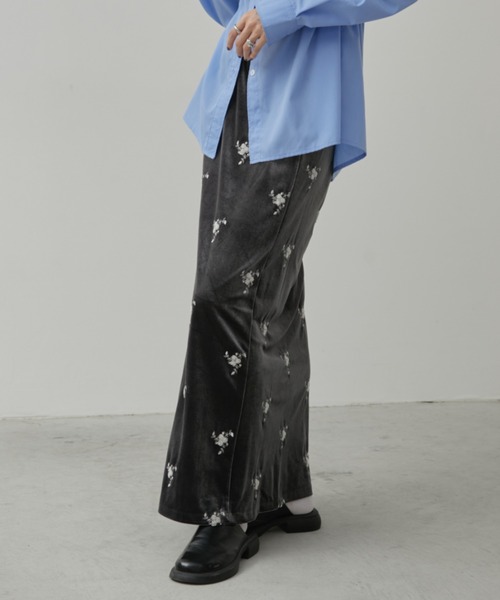 Aunt Marie's（アントマリーズ）の「フラワー刺繍ベロアナロースカート（スカート・レディース・チャコールグレー/ブラック・FREE/MT）」の10枚目の写真