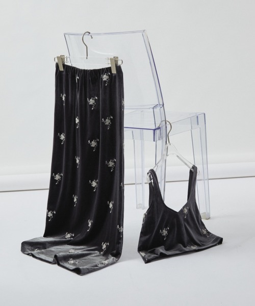 Aunt Marie's（アントマリーズ）の「フラワー刺繍ベロアナロースカート（スカート・レディース・チャコールグレー/ブラック・FREE/MT）」の6枚目の写真