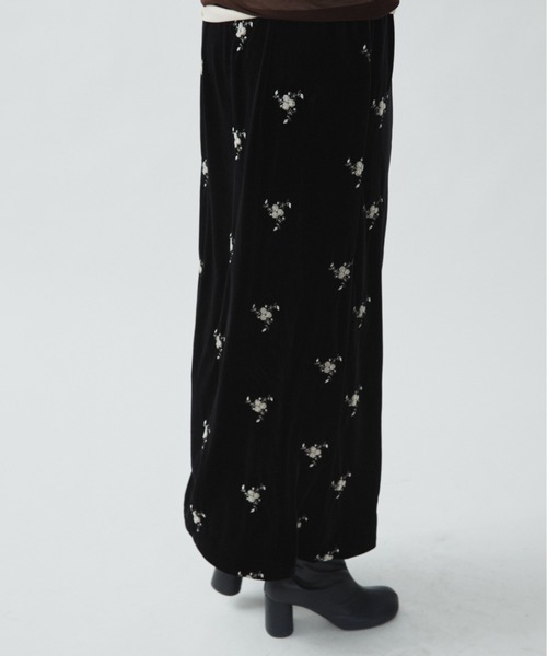 Aunt Marie's（アントマリーズ）の「フラワー刺繍ベロアナロースカート（スカート・レディース・チャコールグレー/ブラック・FREE/MT）」の19枚目の写真