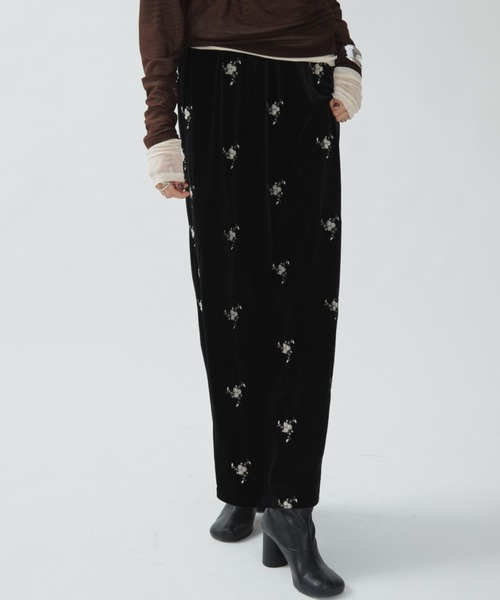 Aunt Marie's（アントマリーズ）の「フラワー刺繍ベロアナロースカート（スカート・レディース・チャコールグレー/ブラック・FREE/MT）」の14枚目の写真