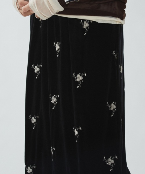 Aunt Marie's（アントマリーズ）の「フラワー刺繍ベロアナロースカート（スカート・レディース・チャコールグレー/ブラック・FREE/MT）」の3枚目の写真