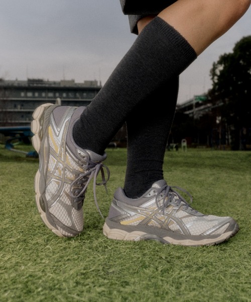 ASICS(アシックス)の「GEL-CUMULUS 16 1203A733.101(スニーカー・メンズ・グレー・25.0cm/24.5cm/24.0cm/23.5cm/23.0cm/22.5cm/29.0cm/28.5cm/28.0cm/27.5cm/27.0cm/26.5cm/26.0cm/25.5cm)」の1枚目の写真