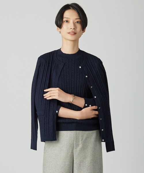 J.PRESS(ジェイプレス)の「KNIT BASIC クルーネック カーディガン(カーディガン/ボレロ・レディース・ネイビー系/パイングリーン系/ダークブラウン系/ベージュ系/オレンジ系・T15/T13)」の4枚目の写真